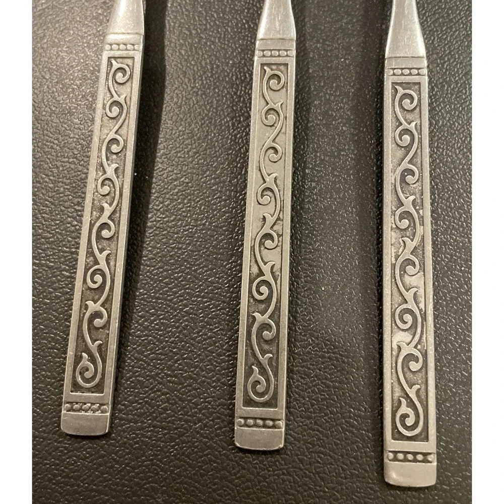 Oneida 1881 Roger Spanish Court 4 Salad 3 Dinner Forks Fork Stainless Vintage #2
